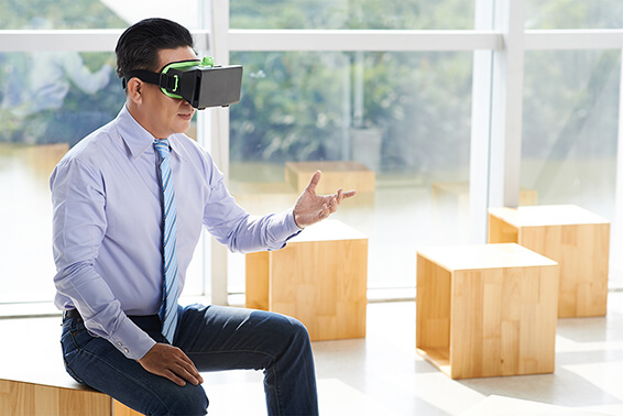 shutterstock 519670606拷貝 2 Virtual Reality (VR)
